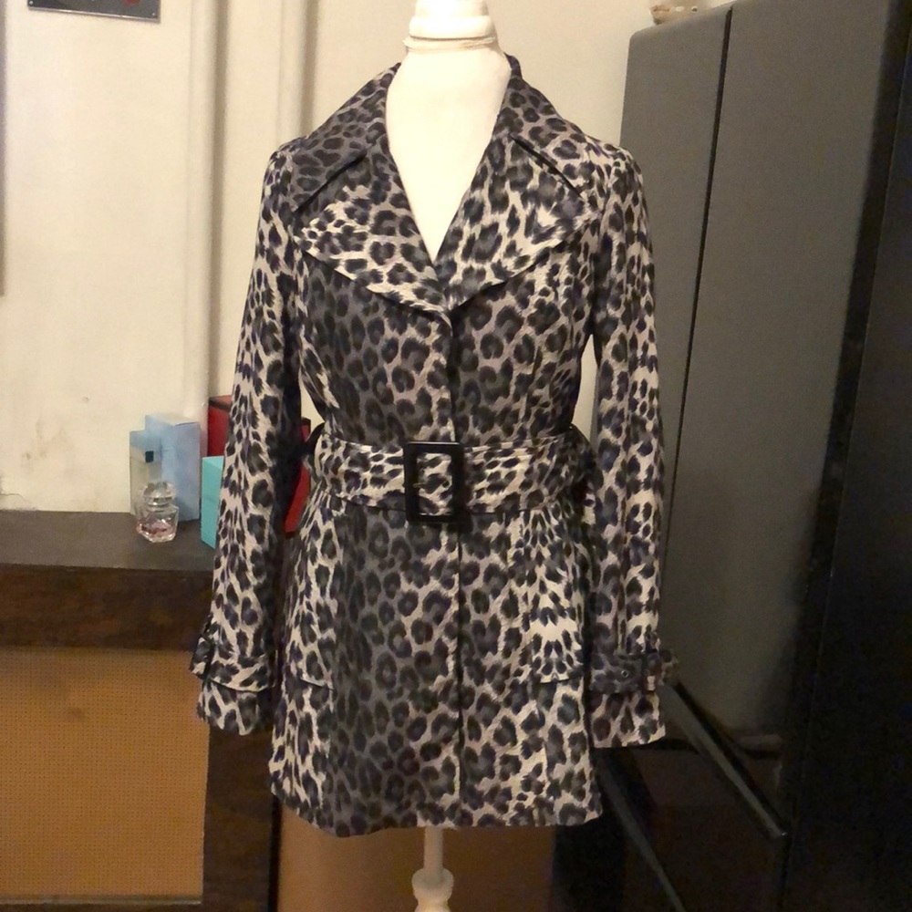 Grey leopard print jacket with big buckle - Picture 1 of 5